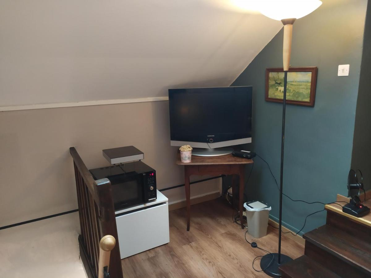 Petit Saint Hubert 1 A 4 Personnes Bed & Breakfast Velles  Exterior photo